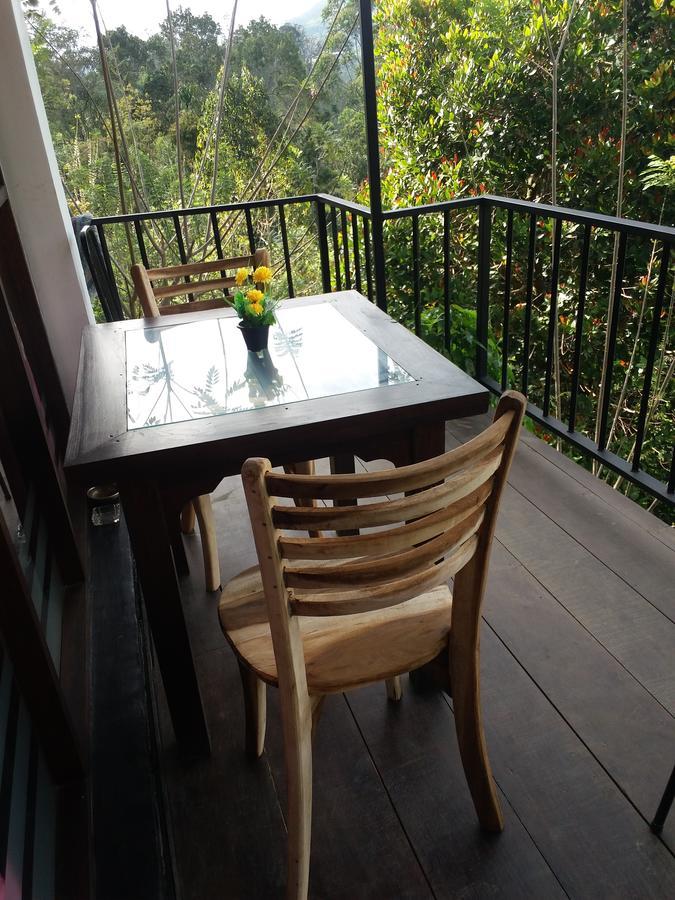 Green Lushy Home Stay Ела Екстериор снимка